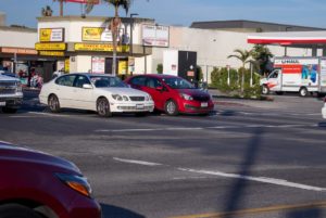Huntington Park, CA - Accidente de varios vehículos termina con lesiones en Florence Ave cerca de S Alameda St